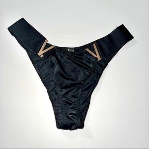 Victoria’s Secret V-Hardware Black Brazilian cut Panty in size Large. NWT.